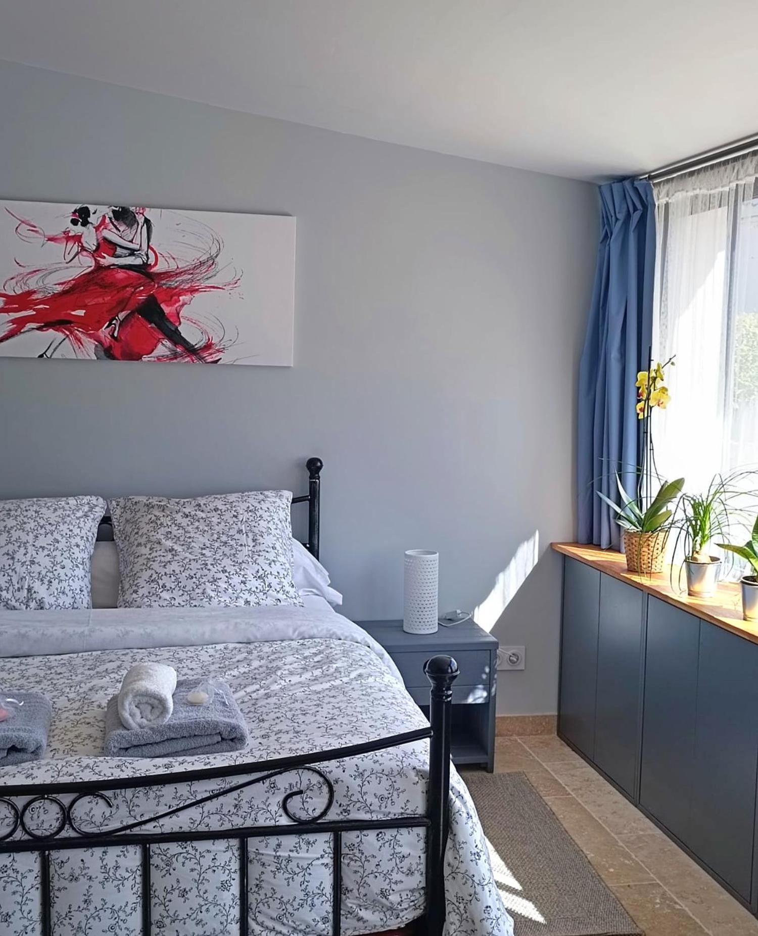 Bed and Breakfast La Goutadou Cabannes Экстерьер фото