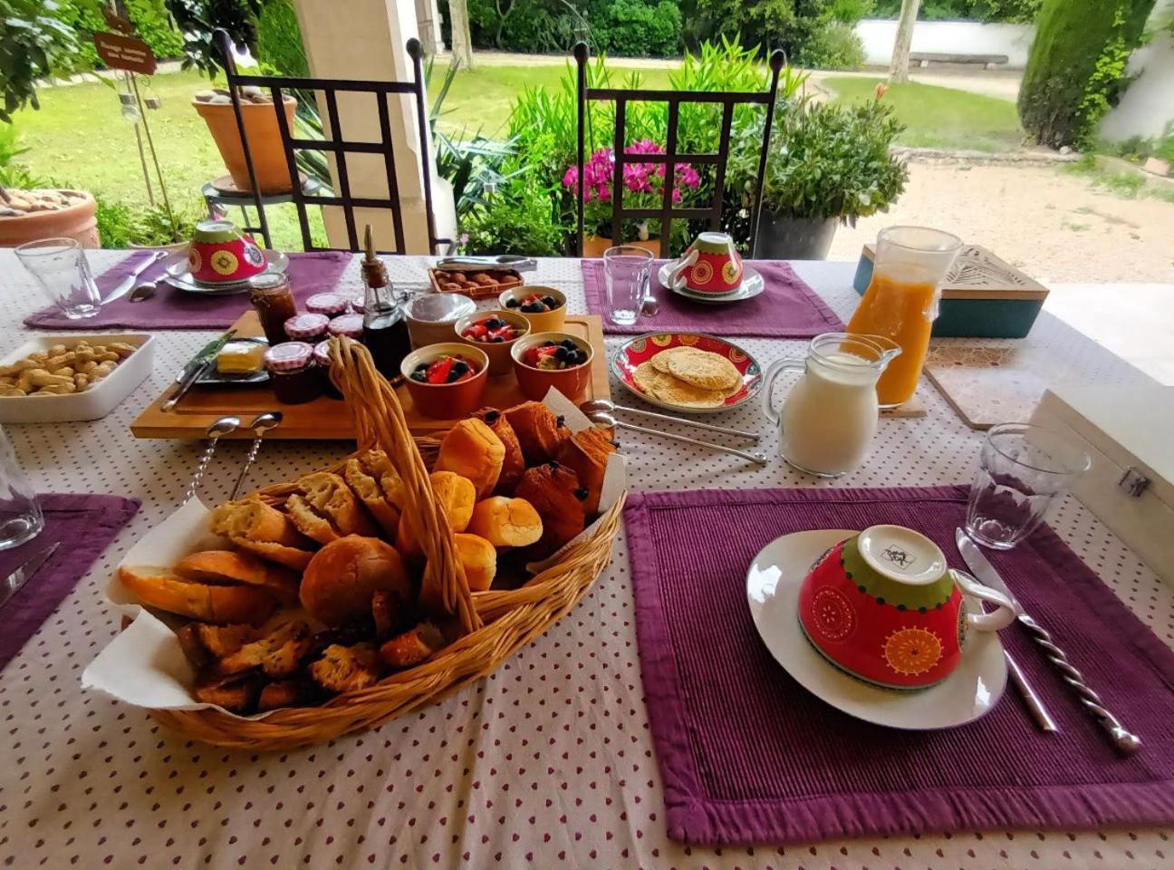 Bed and Breakfast La Goutadou Cabannes Экстерьер фото
